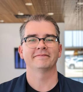Staff member John Lank from ID_2ce413