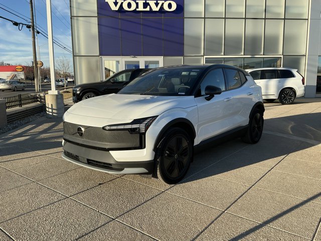 2026 Volvo EX30 Twin Motor Cross Country Ultra's photo