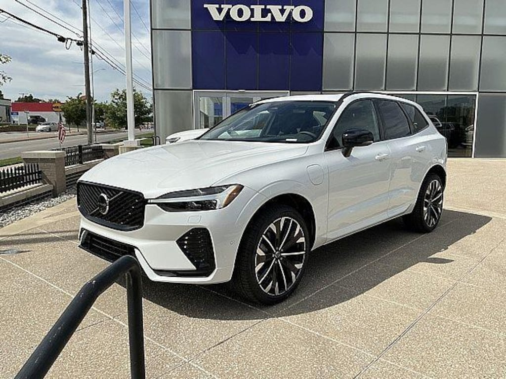 New 2026 Volvo XC60 plug-in hybrid T8 Ultra SUV