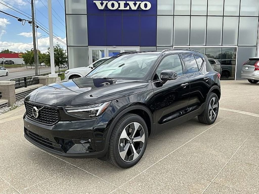 New 2026 Volvo XC40 B5 Plus SUV