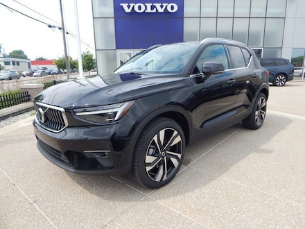 2025 Volvo XC40 B5 Ultra Bright Theme AWD SUV