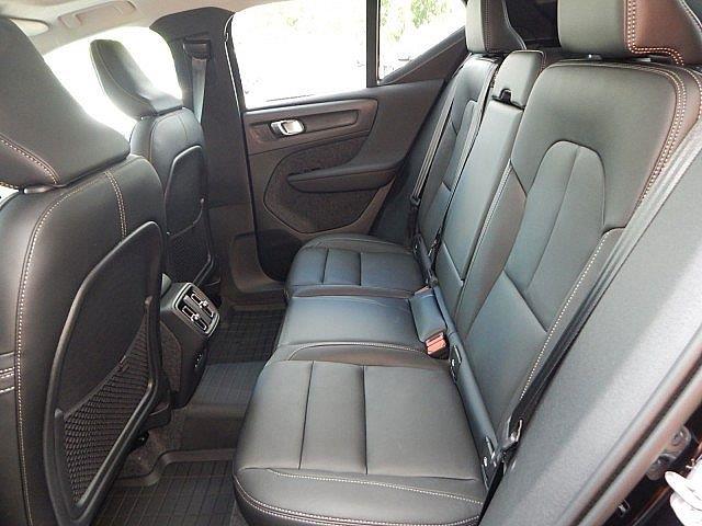 2026 Volvo XC40 Plus - Photo 12