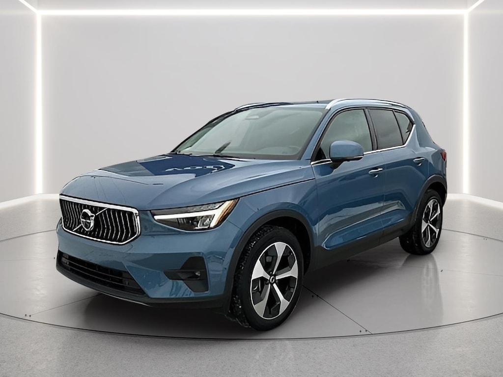 New 2026 Volvo XC40 B5 Ultra SUV