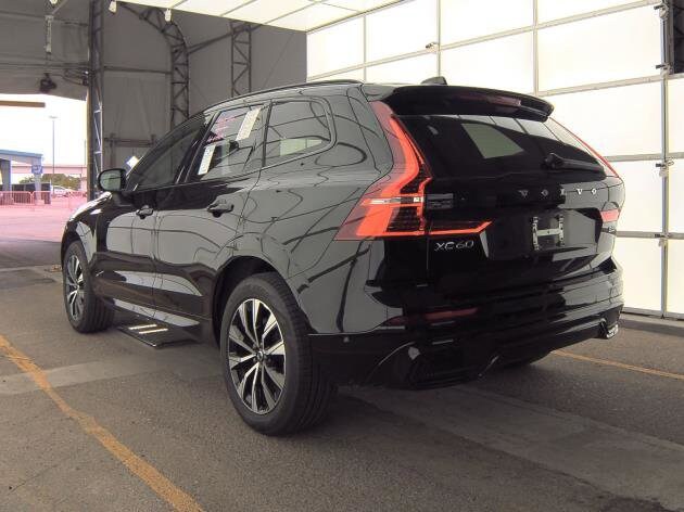 2025 Volvo XC60 B5 Plus photo 3