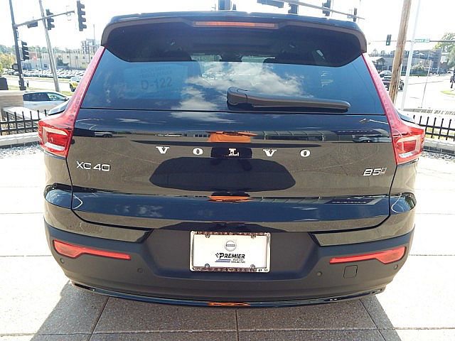 2026 Volvo XC40 Plus - Photo 8