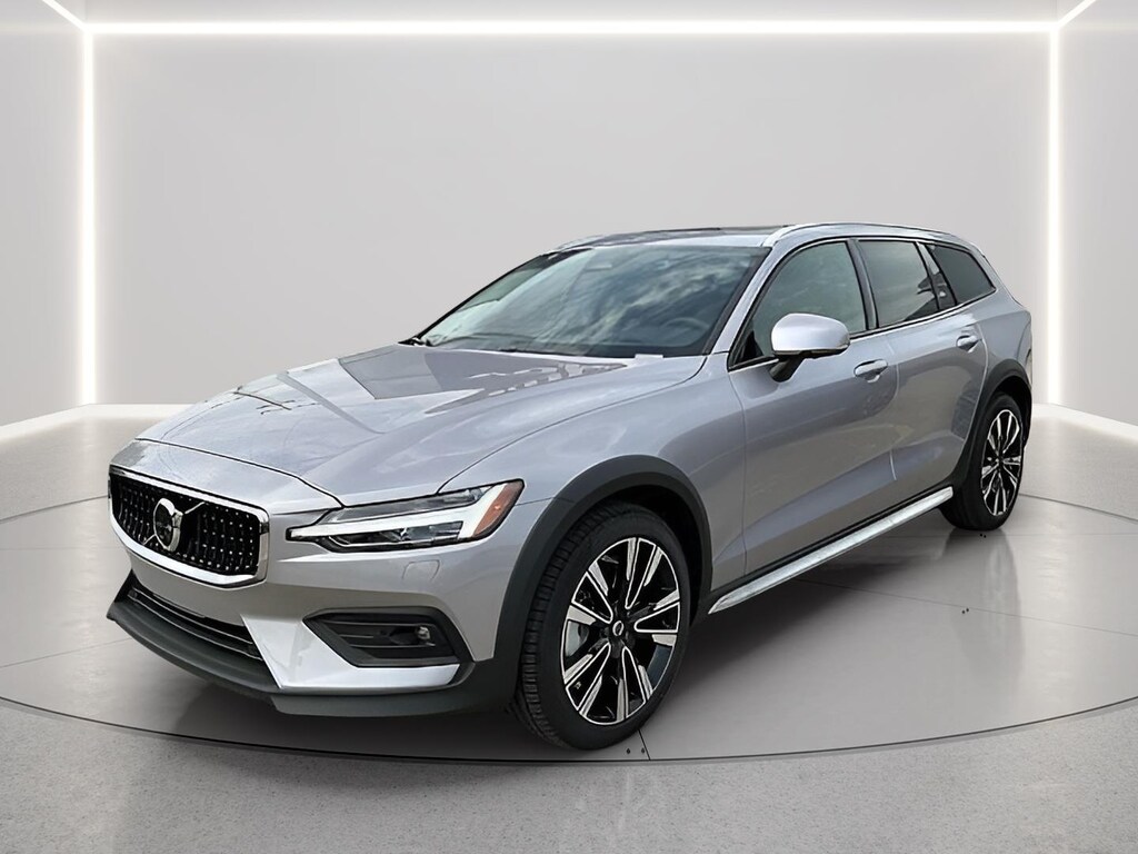 New 2026 Volvo V60 Cross Country B5 Ultra Wagon