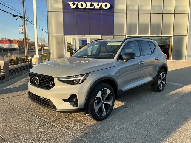 2026 Volvo XC40 Plus's photo