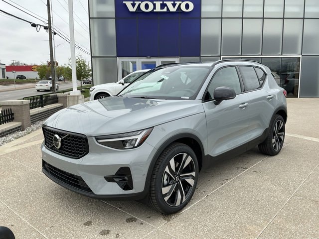 2026 Volvo XC40 B5 Plus Dark AWD's photo