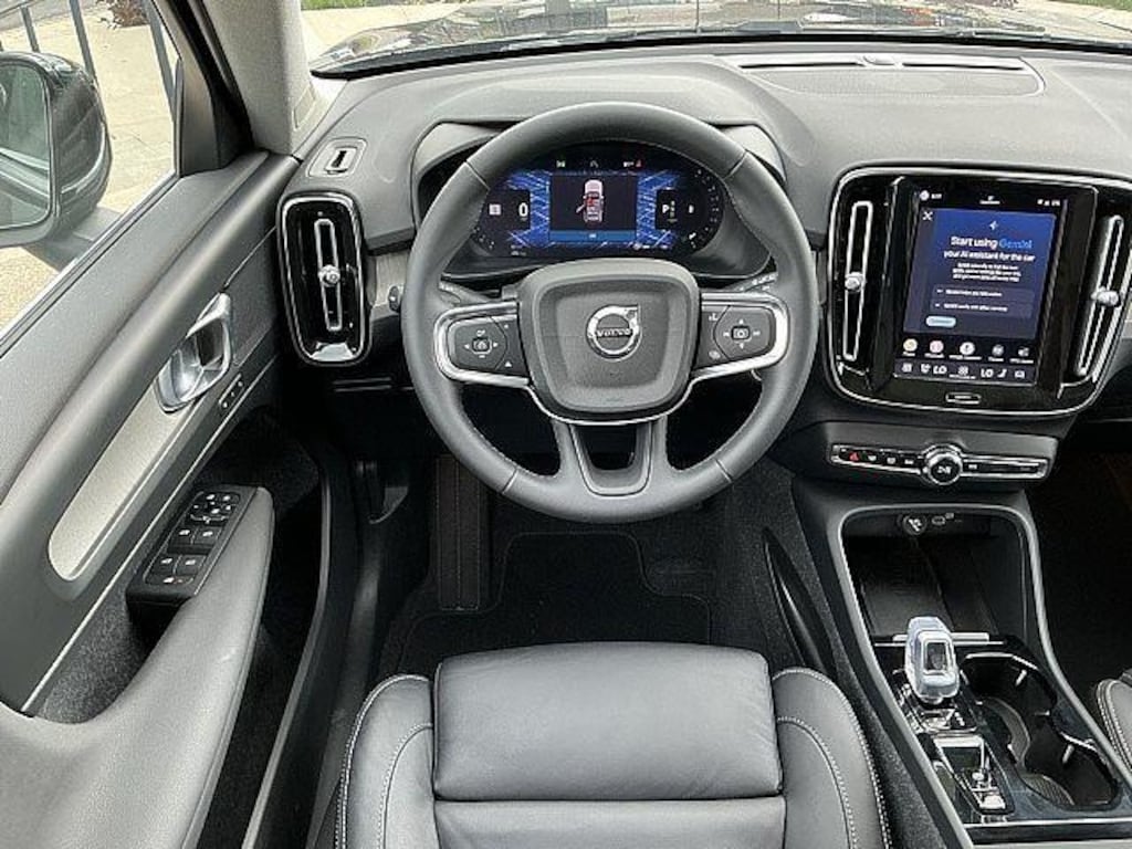 Certified 2023 Volvo XC40 Plus Bright Theme SUV
