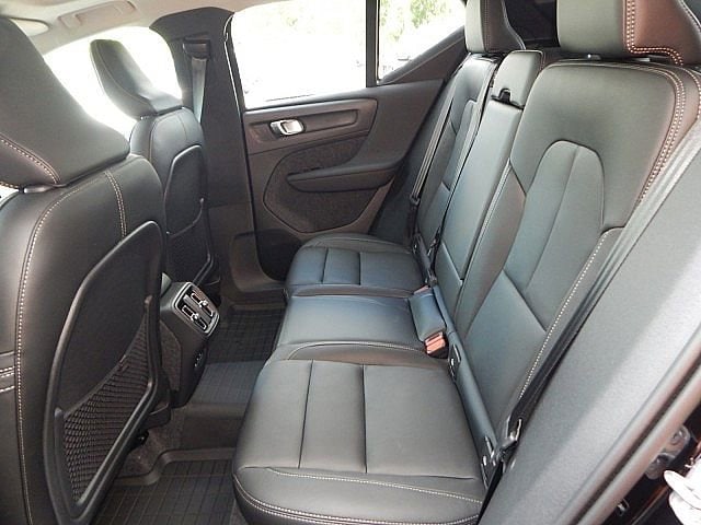 2026 Volvo XC40 Plus - Photo 12