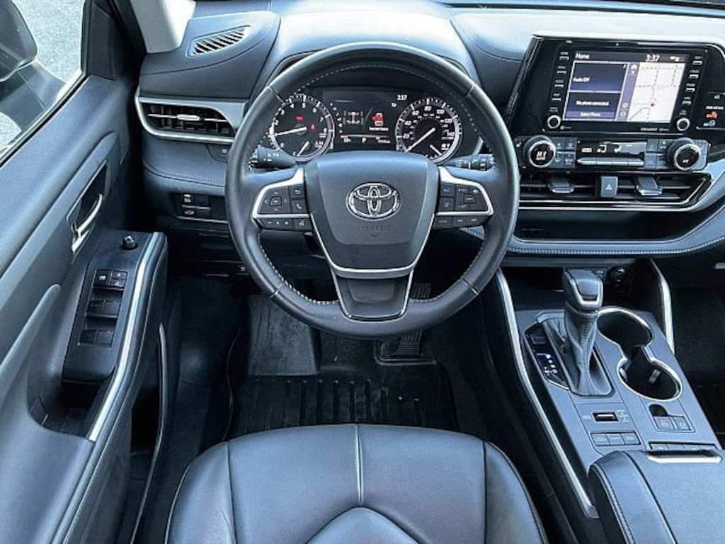 Used 2022 Toyota Highlander XLE XLE AWD