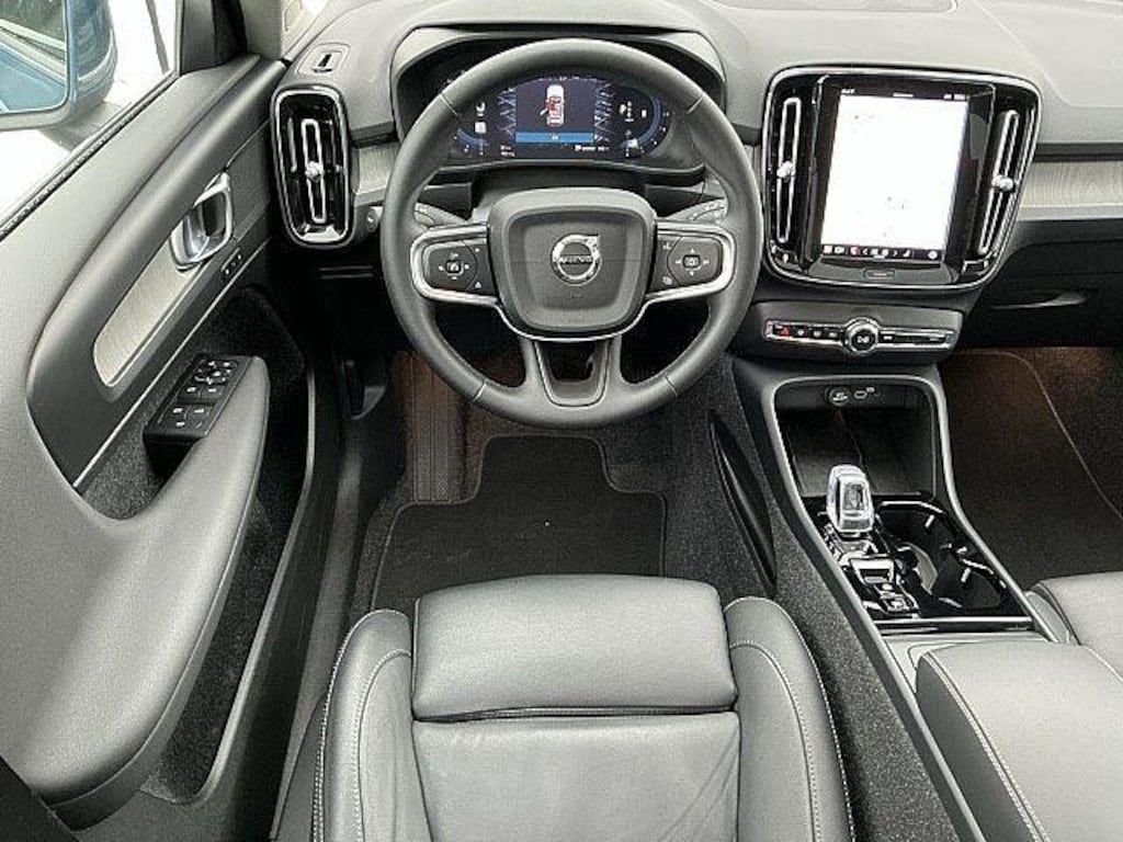 New 2026 Volvo XC40 B5 Ultra SUV