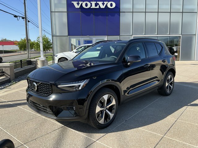 2026 Volvo XC40 B5 Plus Dark AWD's photo