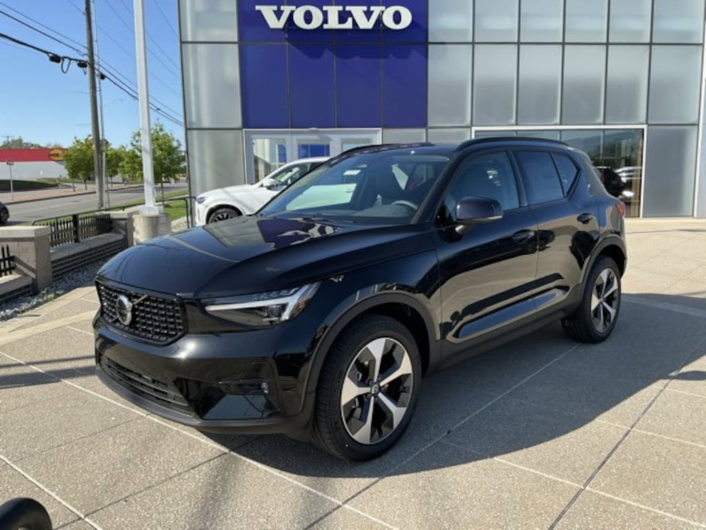New 2026 Volvo XC40 B5 Plus SUV