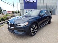 2026 Volvo V60 Cross Country B5 Ultra Wagon