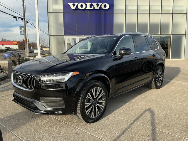 2020 Volvo XC90 Momentum's photo