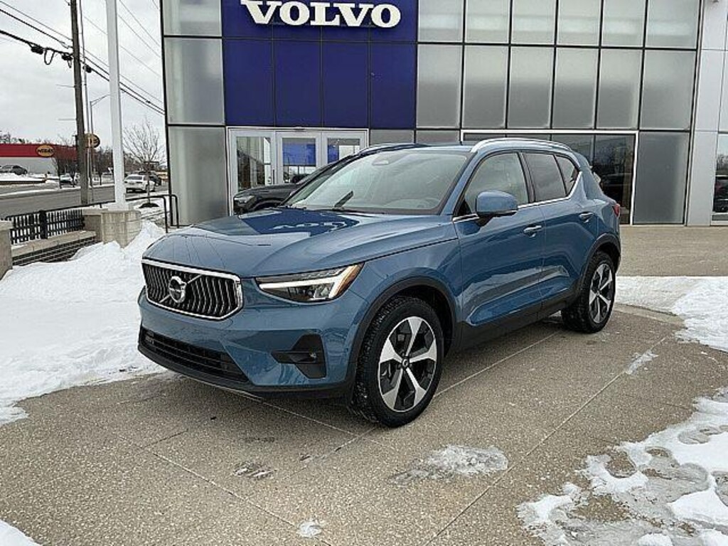 New 2026 Volvo XC40 B5 Ultra SUV