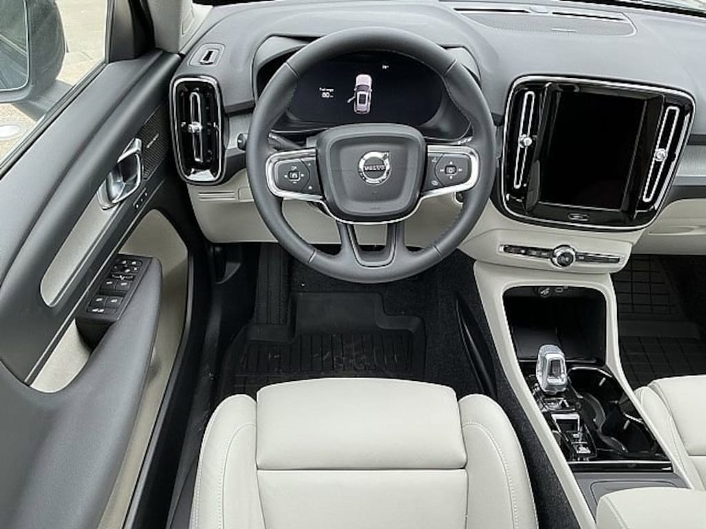 New 2026 Volvo XC40 B5 Ultra SUV