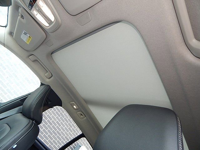 2026 Volvo XC40 Plus - Photo 15