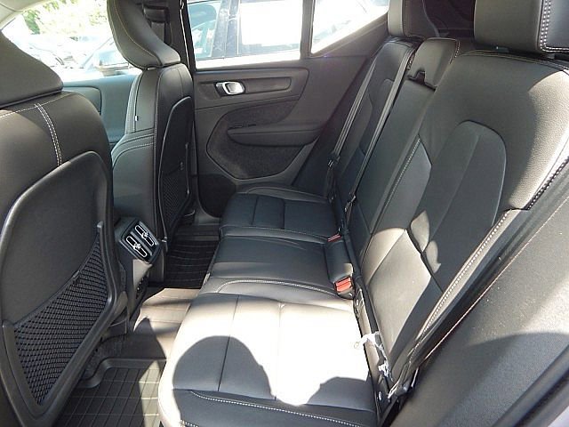 2026 Volvo XC40 Plus - Photo 12