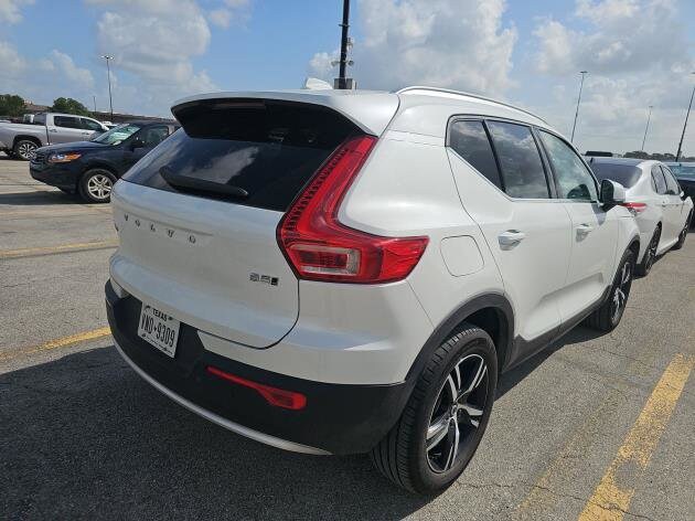 2025 Volvo XC40 AWD Core photo 3