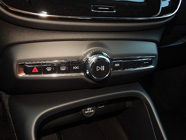 2026 Volvo XC40 Plus - Photo 17