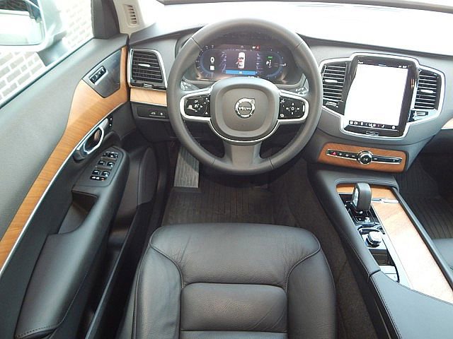 2024 Volvo XC90 Recharge T8 Plus photo 2
