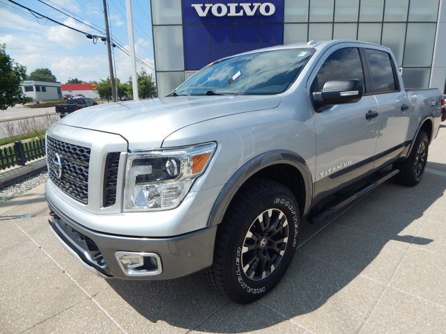 2019 Nissan Titan PRO-4X 4x4 Crew Cab PRO-4X