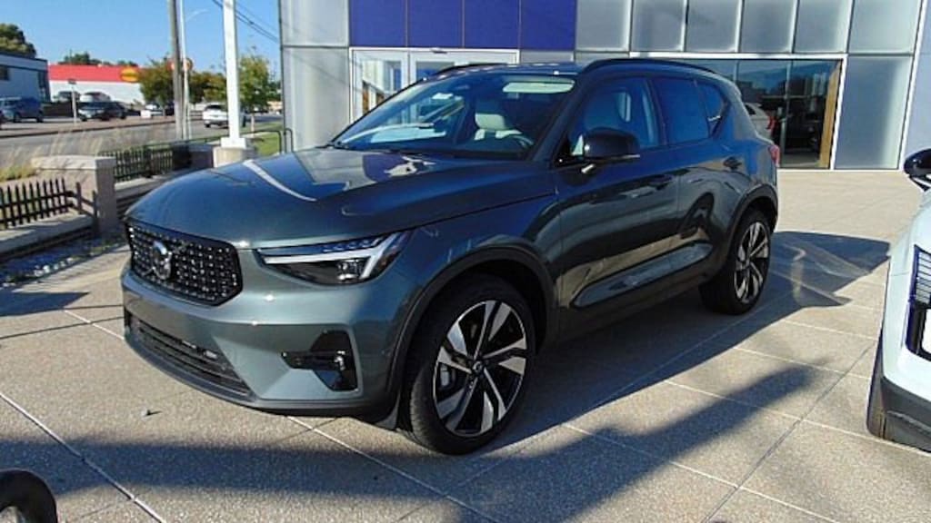 New 2026 Volvo XC40 B5 Ultra SUV