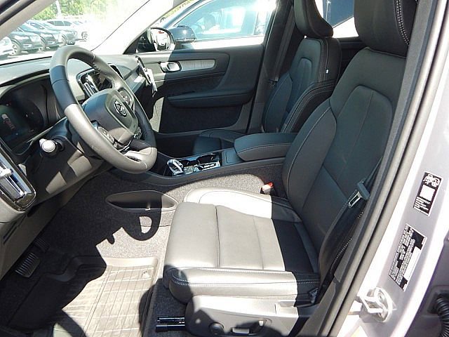 2026 Volvo XC40 Plus - Photo 13