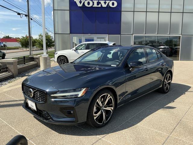 2025 Volvo S60 B5 Core Dark AWD's photo