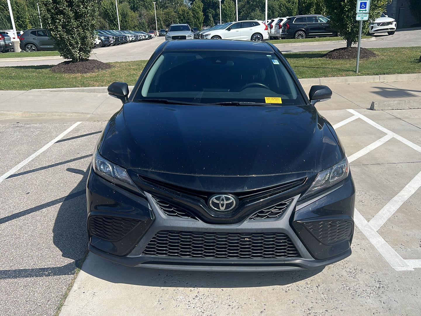 Used 2022 Toyota Camry SE with VIN 4T1G11BK5NU052204 for sale in Kansas City