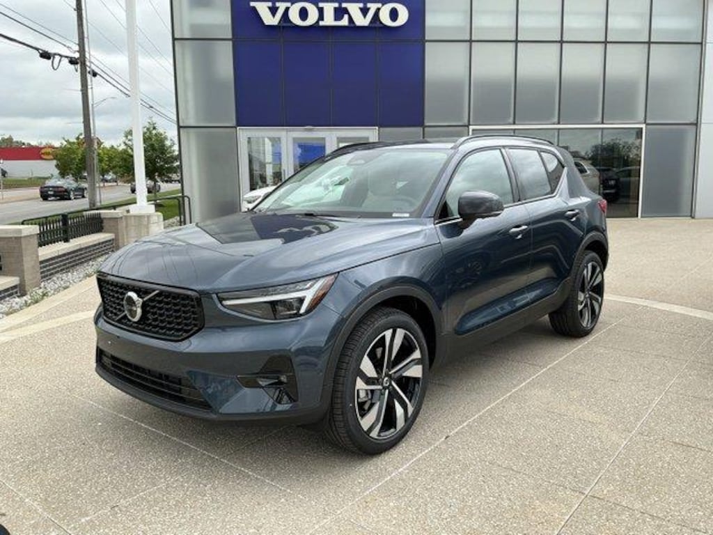 New 2026 Volvo XC40 B5 Ultra SUV