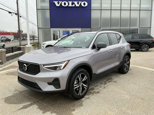 2026 Volvo XC40 B5 Core Dark AWD's photo