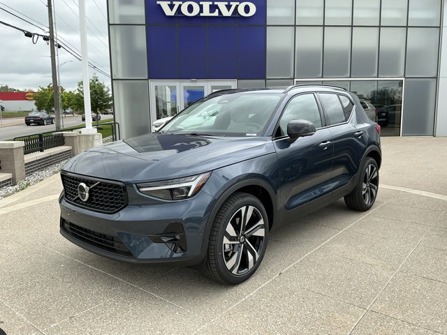 2026 Volvo XC40 B5 Ultra Dark AWD's photo