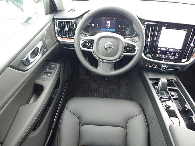 2026 Volvo V60 Cross Country B5 Plus photo 2