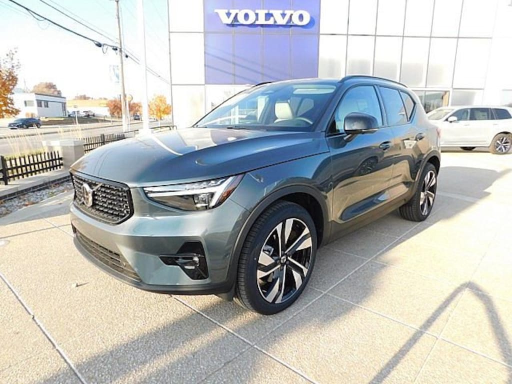 New 2026 Volvo XC40 B5 Ultra SUV