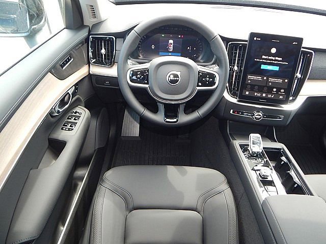 2026 Volvo XC90 Plus photo 3