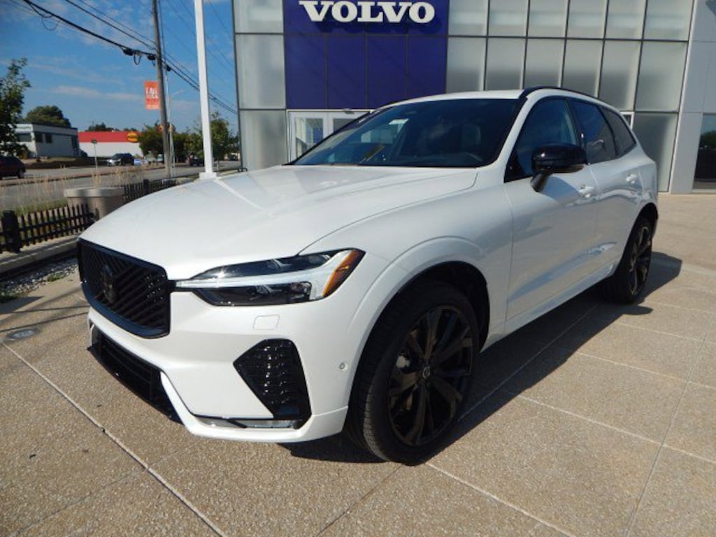 New 2026 Volvo XC60 B5 Ultra Black Edition SUV