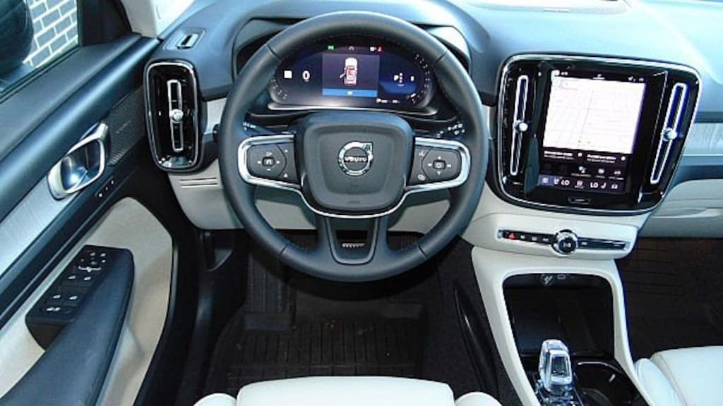 New 2026 Volvo XC40 B5 Ultra SUV