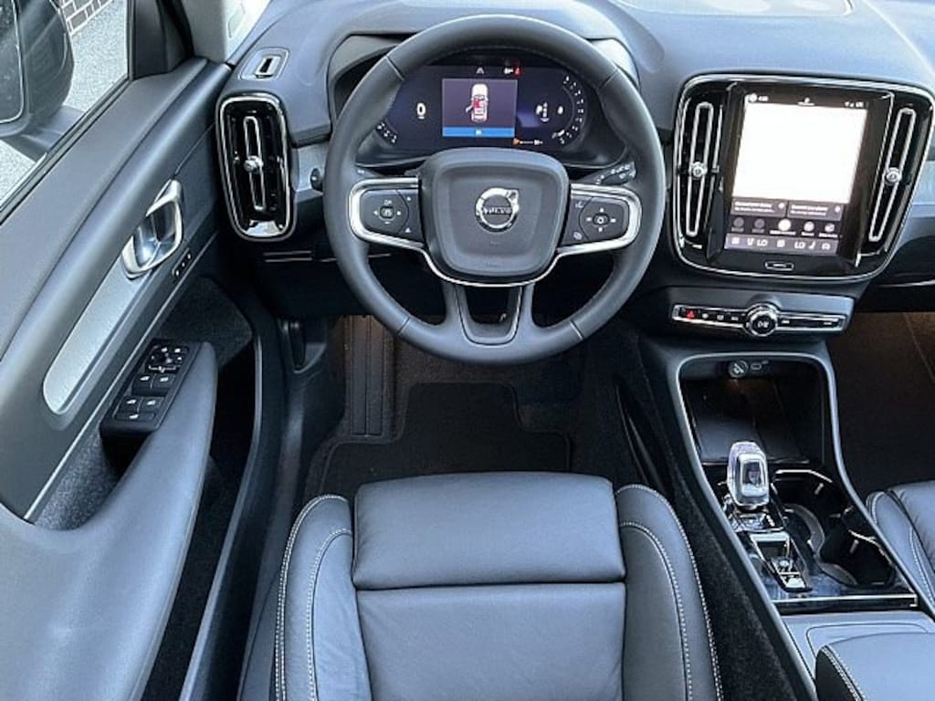 New 2026 Volvo XC40 B5 Plus SUV