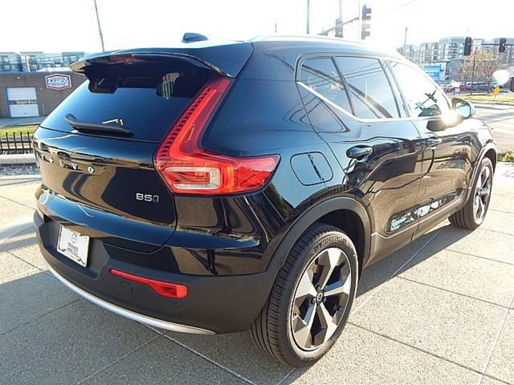 New 2025 Volvo XC40 B5 Core Bright Theme SUV