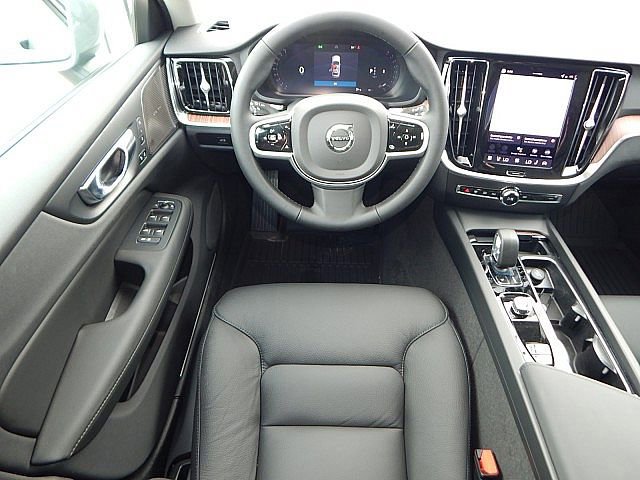 2026 Volvo V60 Cross Country B5 Plus photo 3