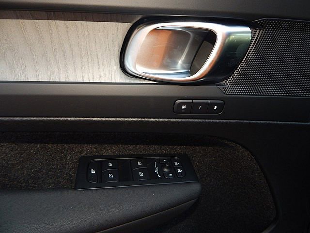 2026 Volvo XC40 Plus - Photo 14