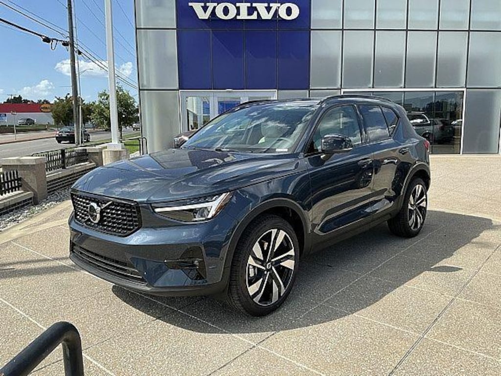 New 2026 Volvo XC40 B5 Plus SUV