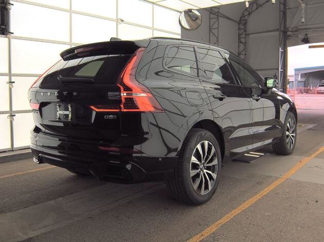 2025 Volvo XC60 B5 Plus photo 2