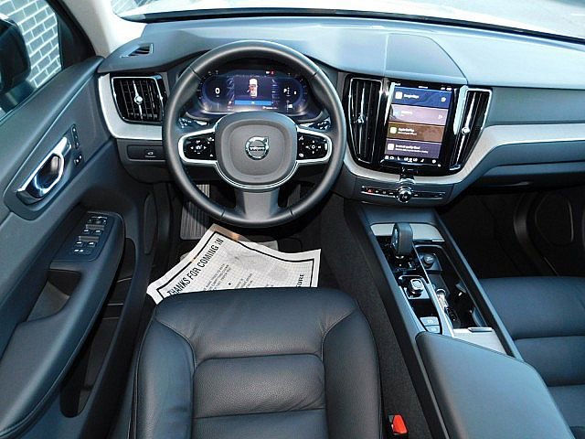 2025 Volvo XC60 B5 Plus photo 2