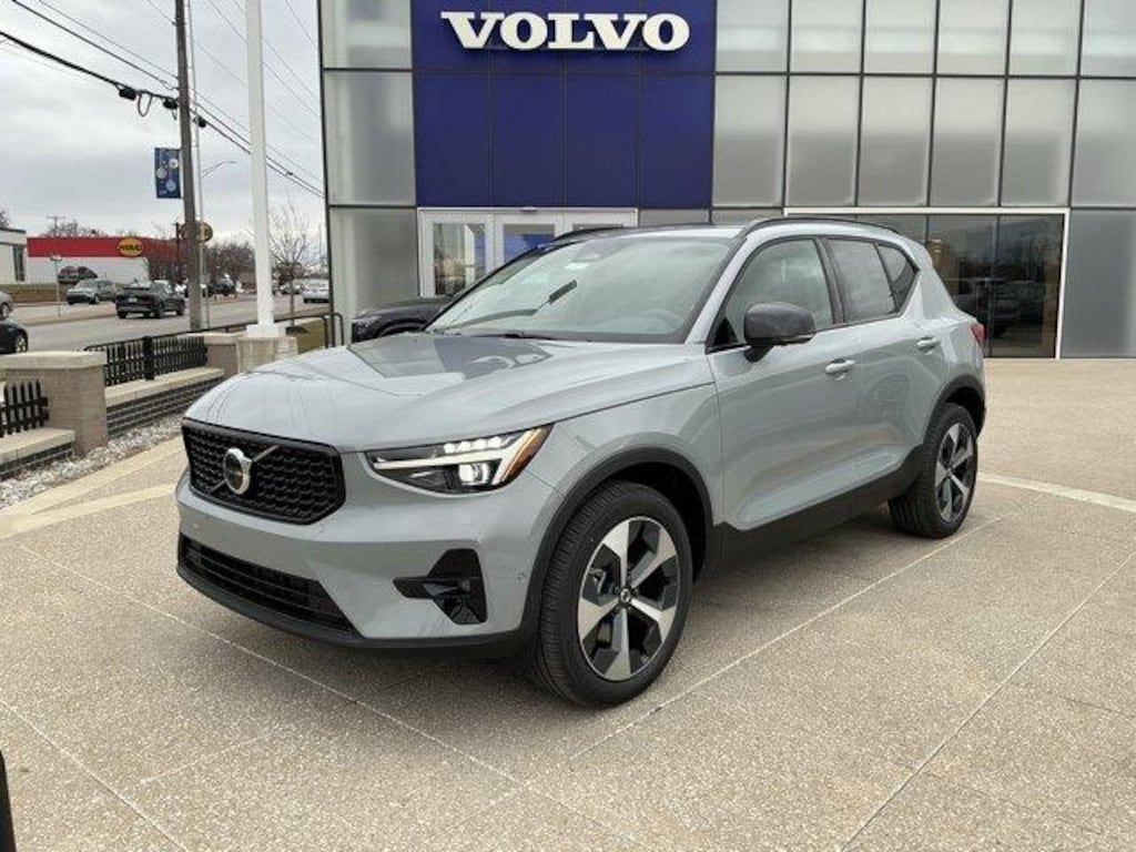 New 2026 Volvo XC40 B5 Plus SUV