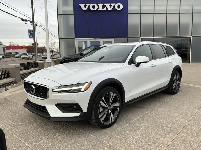 2026 Volvo V60 Cross Country Plus's photo