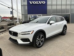 New 2026 Volvo V60 Cross Country B5 Plus AWD Wagon for Sale in Overland Park, KS